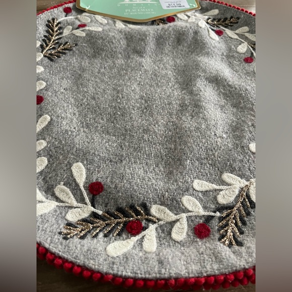 Domain Holiday Placemats NWT - Picture 5 of 7